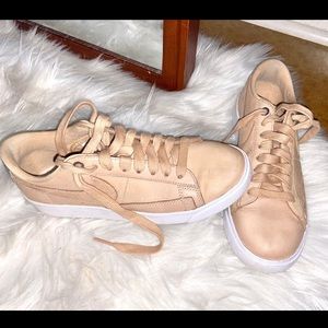 Size 6 Nike Sneakers